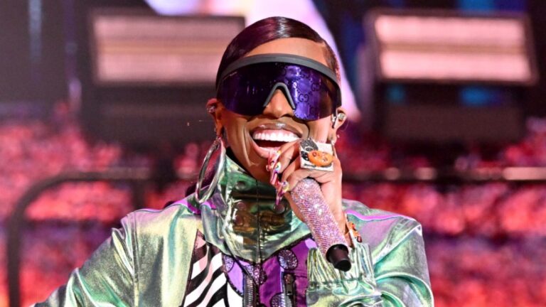 « The Rain » de Missy Elliott devient la première chanson de rap à être envoyée dans l'espace : « C'est fou ! »