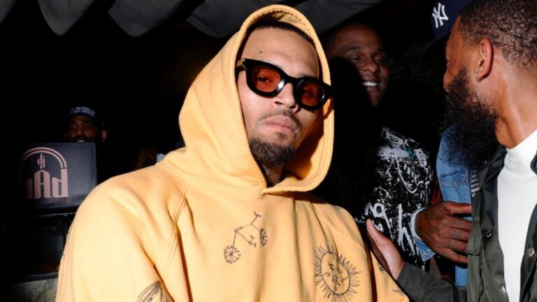 Une fan handicapée de Chris Brown dément la rumeur selon laquelle il lui aurait remboursé 11 000 $ de dépenses pour Meet & Greet