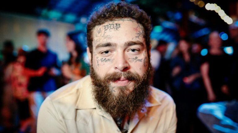 Post Malone affirme que les critiques de début de carrière l'ont poussé à « boire beaucoup »