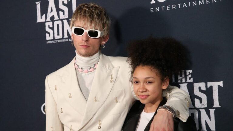 Machine Gun Kelly se souvient du moment « déchirant » avec sa fille qui l'a poussé à arrêter la drogue
