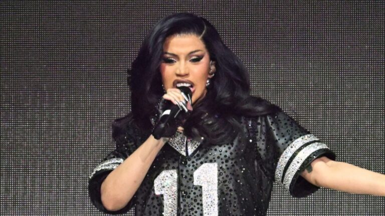 Cardi B menace de frapper un « tyran » lors d'une violente dispute devant son appartement à New York