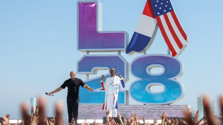 Dr. Dre et Snoop Dogg se préparent pour les Jeux olympiques de Los Angeles avec un spectacle sur la plage