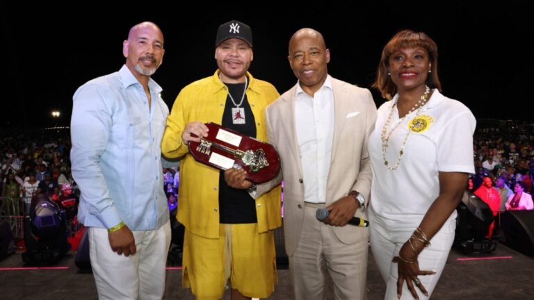 Fat Joe reçoit les clés de la ville du maire de New York : « Sa musique a ouvert nos cœurs »