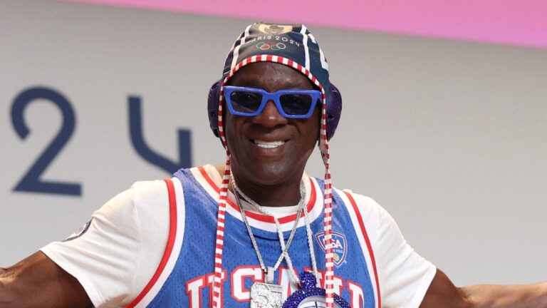 Flavor Flav vient à la rescousse d'un athlète olympique en proie à des difficultés financières