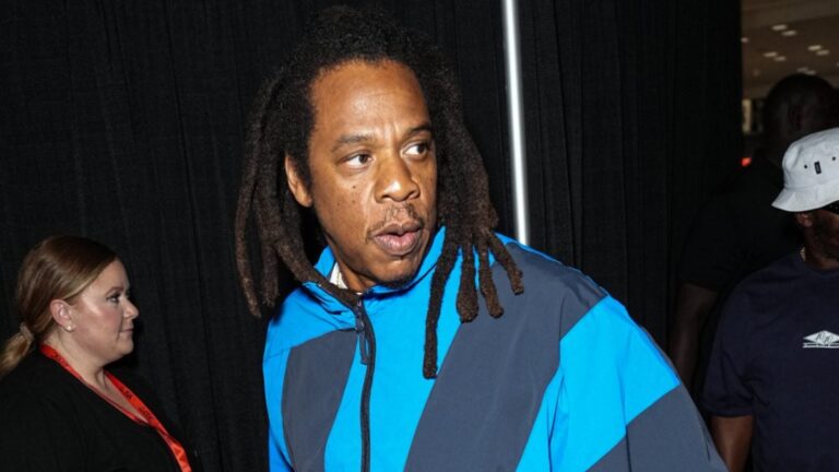 JAY-Z présente des Nike Air Force 1 NIGO ultra rares au Fanatics Fest