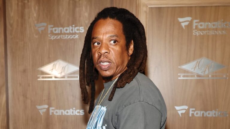JAY-Z présente une montre Bugatti Tourbillon unique à 340 000 $ au Fanatics Fest