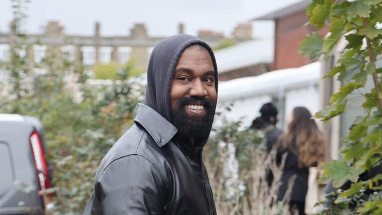 Kanye West ajoute un nouveau couplet à « Forever » alors que les mises à jour de « Vultures 2 » se poursuivent