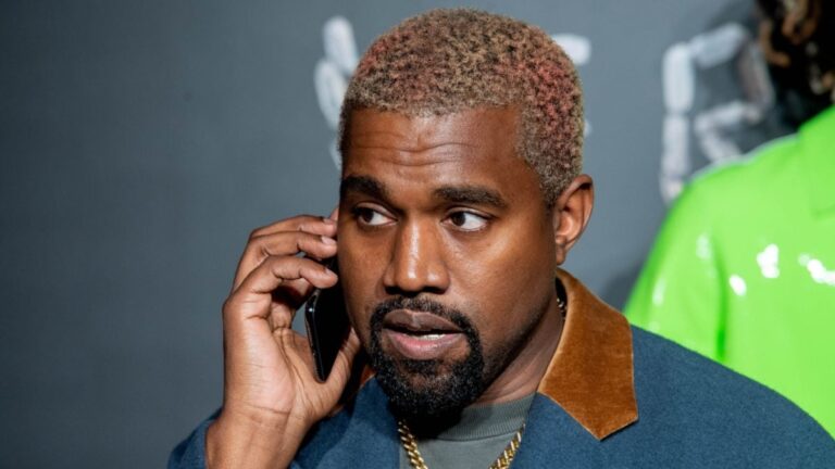 Kanye West critique Atlantic pour avoir menacé de retirer les albums de « Vultures » en raison d'un conflit sur les revenus