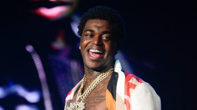 Kodak Black demande à son équipe de football junior d'éviter la drogue car « ils sont trop bons »