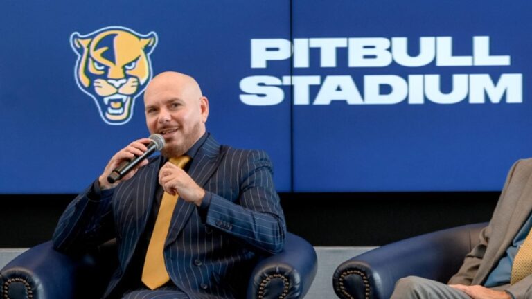 Pitbull aura son propre stade de football grâce à l'achat des droits de dénomination auprès de la FIU