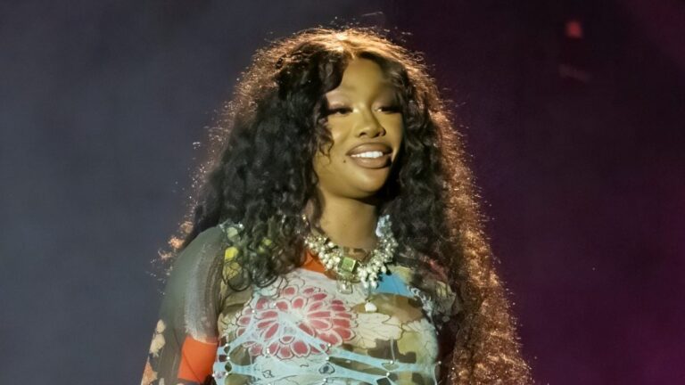 SZA a une réponse hilarante à un fan qui lui demande de l'aide pour ses devoirs