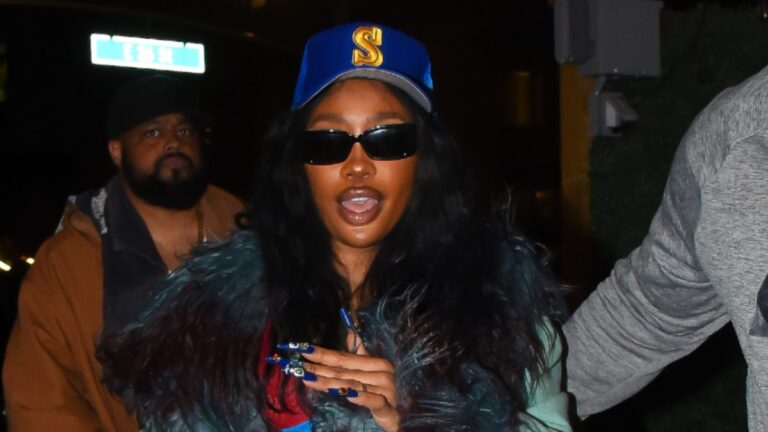 SZA lance un appel désespéré pour trouver son âme sœur : « Étouffe-moi d'amour, s'il te plaît ! »