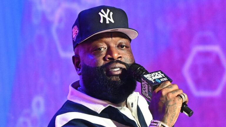 Rick Ross explique pourquoi il s'en est sorti plus mal lors de son combat au Canada avec les fans de Drake