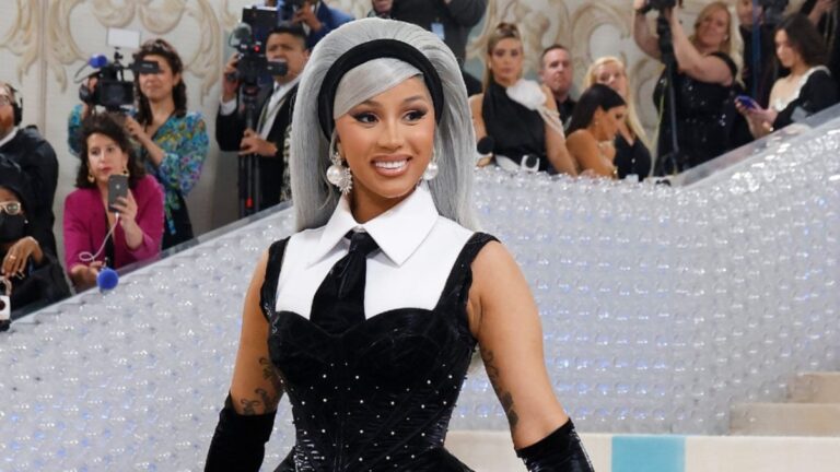 Cardi B partage une mise à jour de son album après la naissance de son troisième enfant : « C'est le moment crucial »
