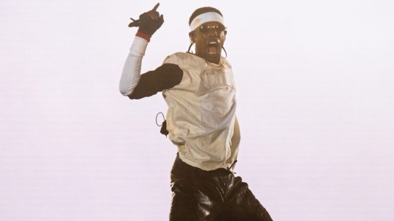 « Days Before Rodeo » de Travis Scott subit une chute vertigineuse des classements suite à un conflit de ventes