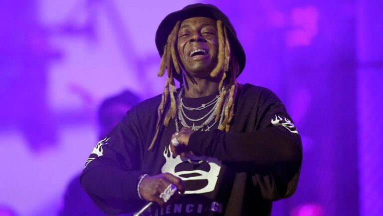 Lil Wayne plaisante sur le fait de travailler sur « Tha Carter 26 » alors que l'attente du sixième volet se poursuit
