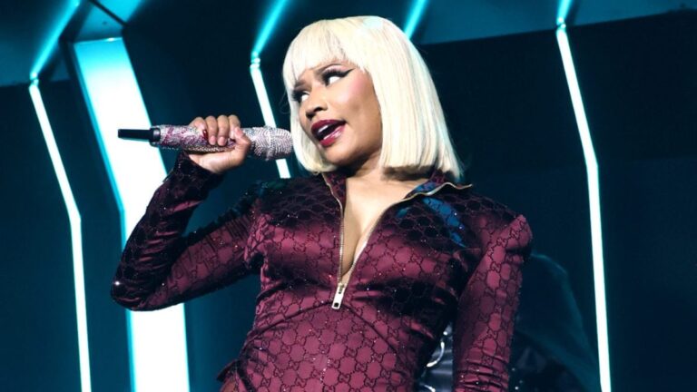 Nicki Minaj fustige un journaliste qui l'accuse d'avoir « esquivé » une question sur l'unité des Noirs