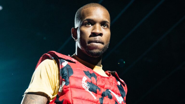 Tory Lanez pense que ses « enregistrements de prison » ont été fermés parce qu'il aidait d'autres détenus