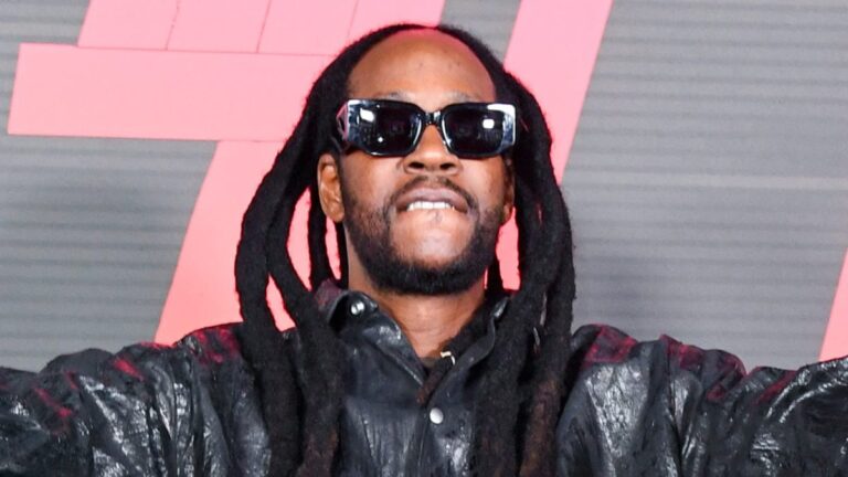 2 Chainz filme une rencontre surréaliste avec un robot Tesla à 20 000 $ : « L'avenir est là ! »