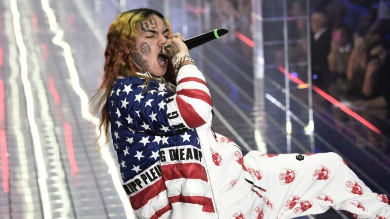 6ix9ine s'apprête à obtenir un salaire à 7 chiffres après avoir signé un contrat record lucratif