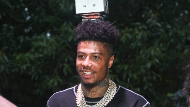 Blueface surpris en train de passer un appel vidéo « bizarre » en prison qui lui coûte le privilège FaceTime