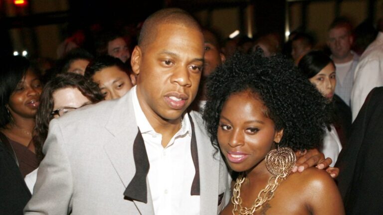 Foxy Brown répond à la rumeur selon laquelle elle aurait couché avec JAY-Z alors qu'elle était mineure