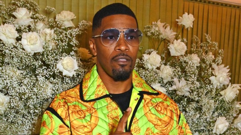 Jamie Foxx admet que c'était « atroce » de revenir sur la peur de la santé dans le spécial comédie Netflix