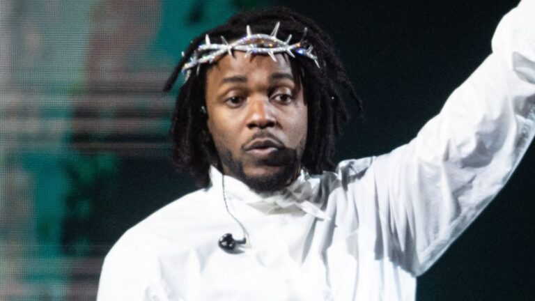 Kendrick Lamar joue le rôle du père de famille armé dans Unseen 'Mr. Moral' Photos