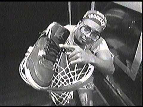 Vidéo Youtube - Vince Staples joue le Spike Lee pour Michael Jordan de Jayson Tatum dans une nouvelle publicité de baskets