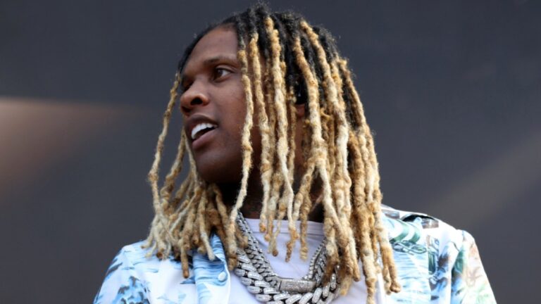 Lil Durk accusé d'avoir enfreint les règles de la prison alors qu'il attend son procès pour meurtre contre rémunération