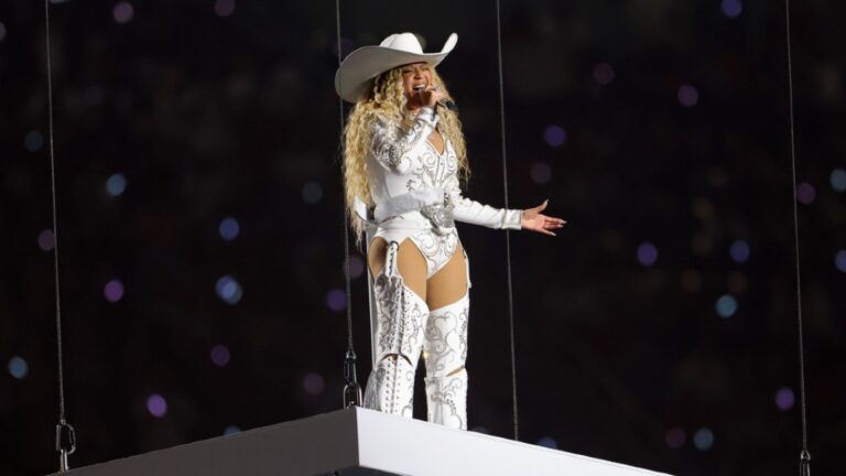 Beyoncé aide la NFL à battre des records de streaming avec le spectacle de la mi-temps de Noël