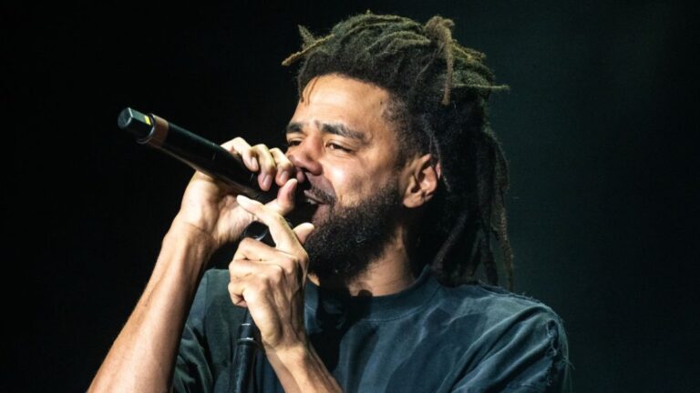 J. Cole fait allusion au nouvel album « The Fall Off » lors d'un concert de MSG
