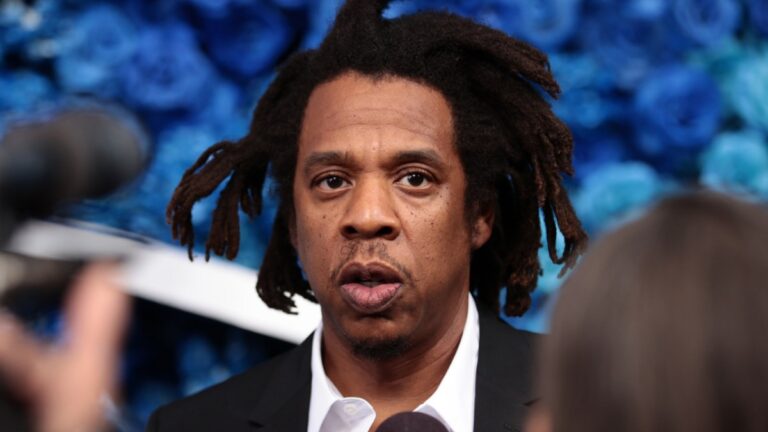 JAY-Z a porté un coup dur alors que le juge autorise l'accusateur de viol à rester anonyme gronde son avocat