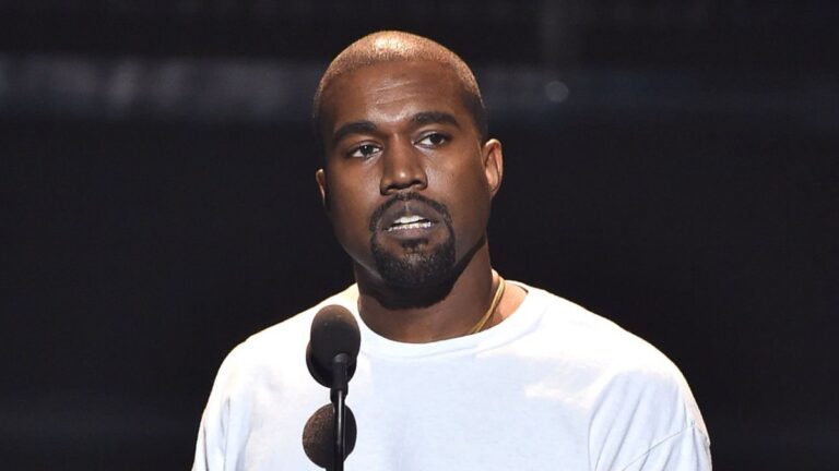 Kanye West affronte un avocat lors d'une déposition masquée enflammée : « Es-tu stupide ?! »