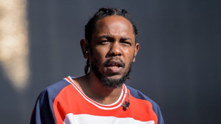 La fresque murale de Compton de Kendrick Lamar est à nouveau visible, l'artiste lance un avertissement sévère