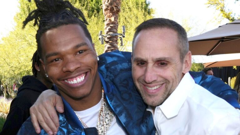 Lil Baby admet que les blagues sur les câlins de Michael Rubin le dérangent et nie que quelque chose de « bizarre » se soit produit