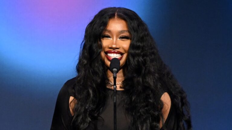 « SOS » de SZA revient au numéro 1 alors que l'album de luxe « Lana » fait sensation dans les charts