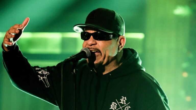 Ice-T maudit un flic lors d'un arrêt de circulation intense : « Vous êtes un idiot ! »