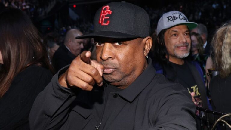 Chuck D critique l'utilisation d'une chanson de Public Enemy lors des incendies de forêt à Los Angeles