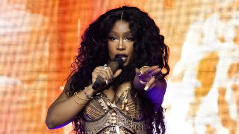 SZA s'en prend aux fans « ingrats » alors que les nouvelles chansons de « Lana » sont retardées : « Punch Was Right »