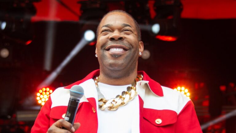 Busta Rhymes se rend à la police suite à une prétendue bagarre avec son assistant