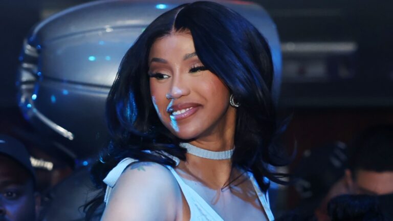 Cardi B essaie de « faire taire » Tasha K avec des mesures légales, affirme un blogueur