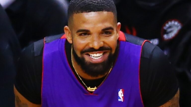 Drake dit qu'il a une interdiction d'un an d'être au micro des Raptors de Toronto