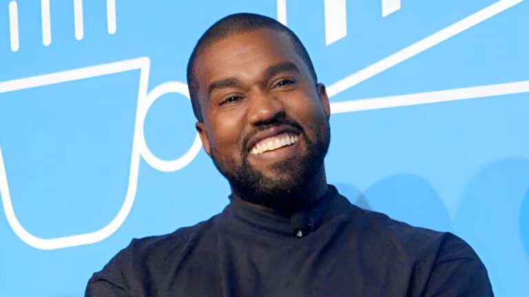 Kanye West se filme en train de jouer à son jeu vidéo préféré : « Meilleur jeu jamais réalisé »
