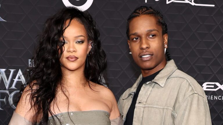 Les textes d'un $ ap rocky à un $ ap relli après une prétendue fusillade révélé comme Rihanna apparaît devant le tribunal
