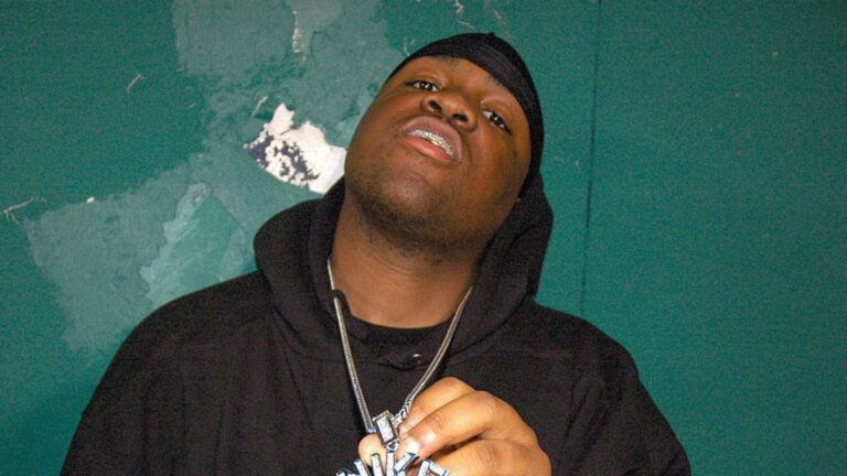 Mike Jones accusé d'avoir simulé une offre de concert lucrative pour faire taire les trolls de la foule