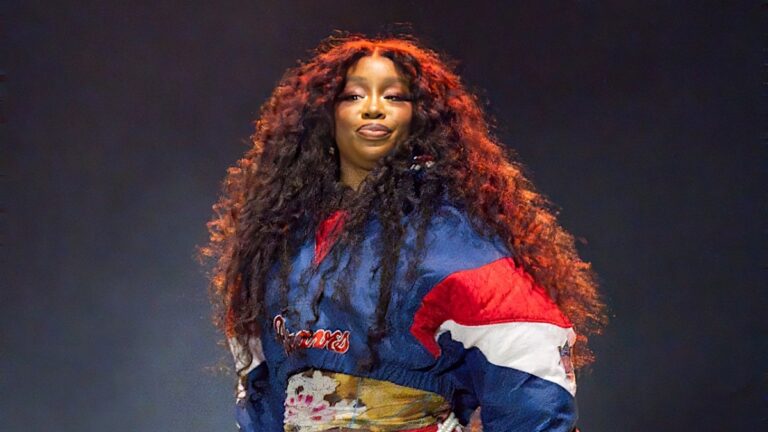 SZA applaudit à BBL Bodyshamer : « Vous vous demandez tous pourquoi je ne me sens pas à l'aise (avec) vous tous »