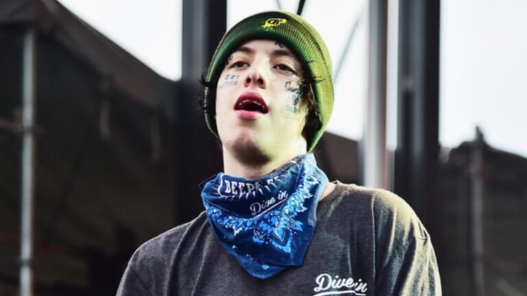 Lil Xan a accusé d'agression pour avoir prétendument donné un coup de pied à la tête lors d'un spectacle