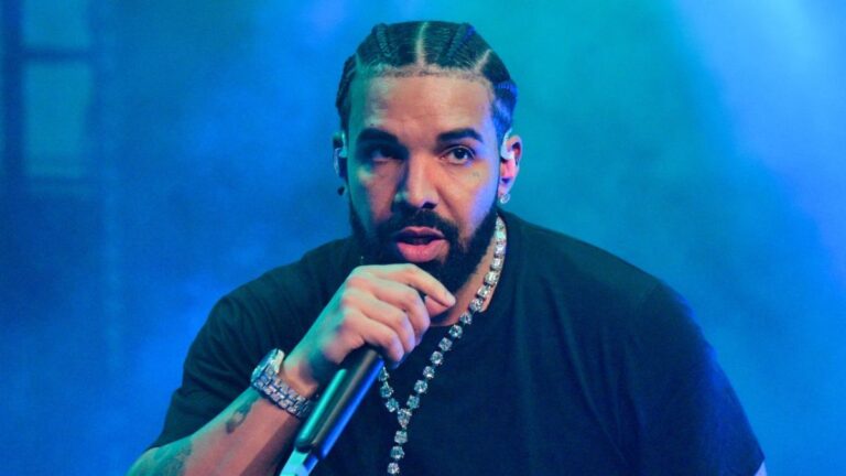 Drake à la une des journaux du festival sans fil de Londres avec des invités spéciaux