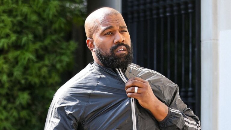 Kanye West tente de défendre le t-shirt Swastika: «J'ai l'idée depuis plus de 8 ans»